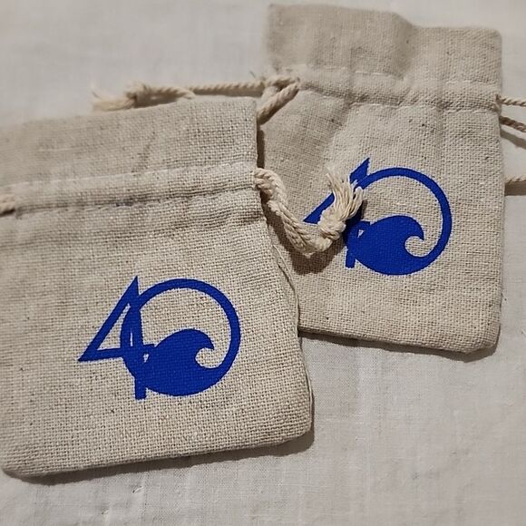 4Ocean Blue and White Adjustable Bracelets & Bags- includes 2 - Picture 4 of 4